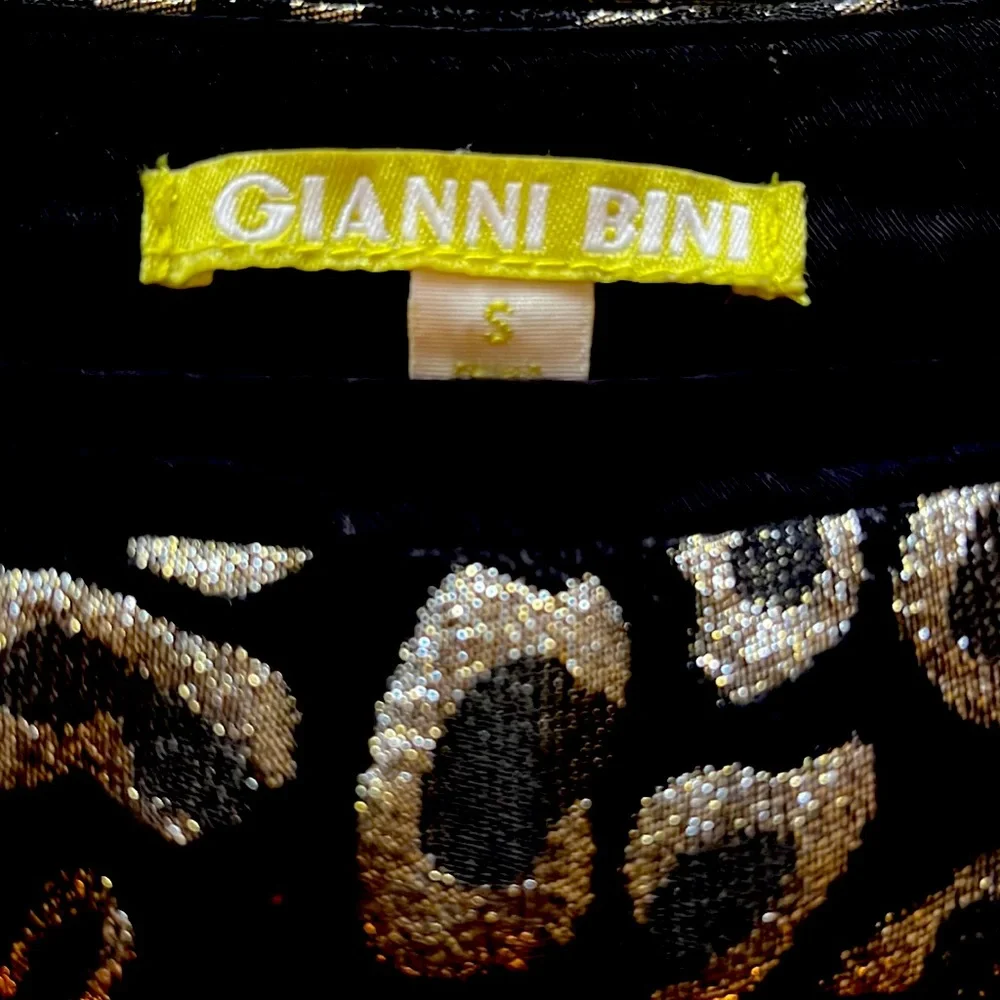 ✨Like New Gianni Bini Black & Gold Skirt✨ - Picture 4 of 5